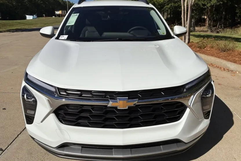 2026 Chevrolet Trax LT photo 1