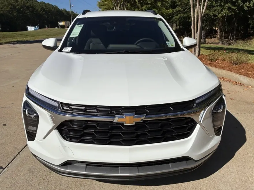 2026 Chevrolet Trax LT photo 1