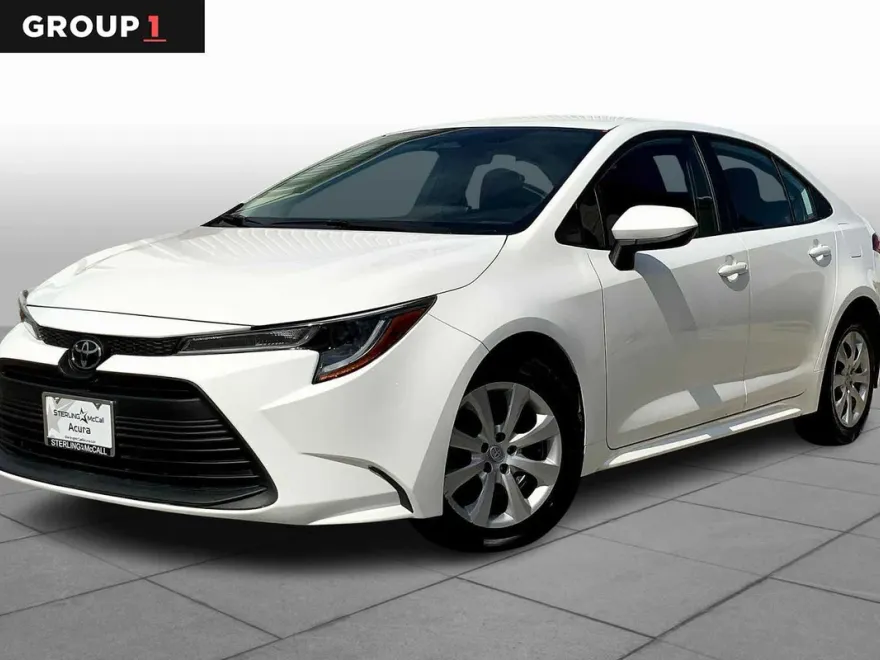 2024 Toyota Corolla LE photo 1