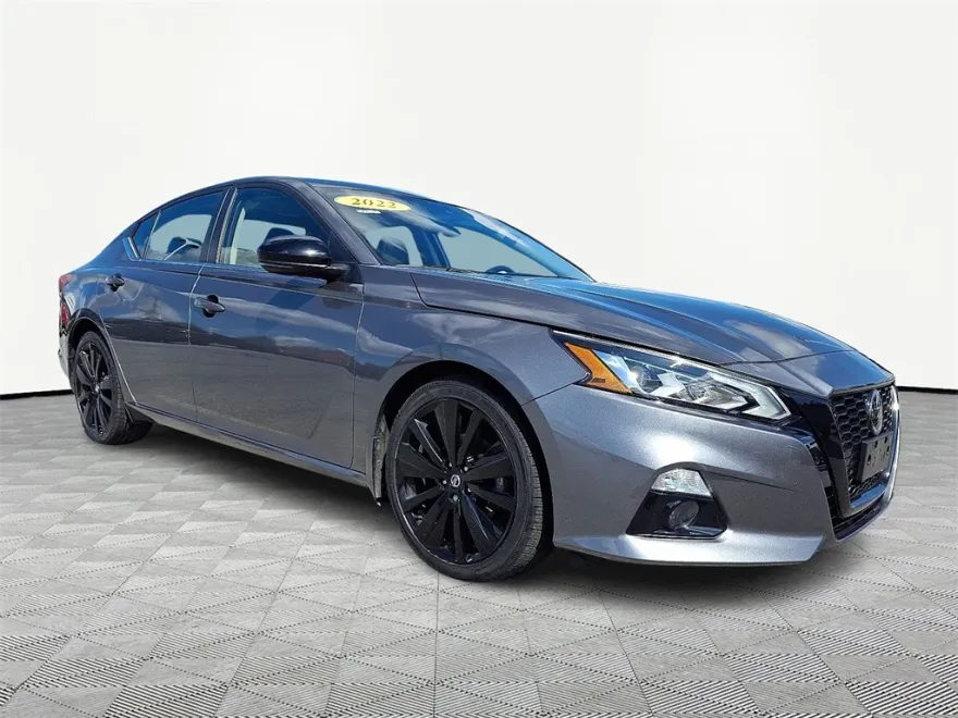 2022 Nissan Altima 2.5 SR photo 1