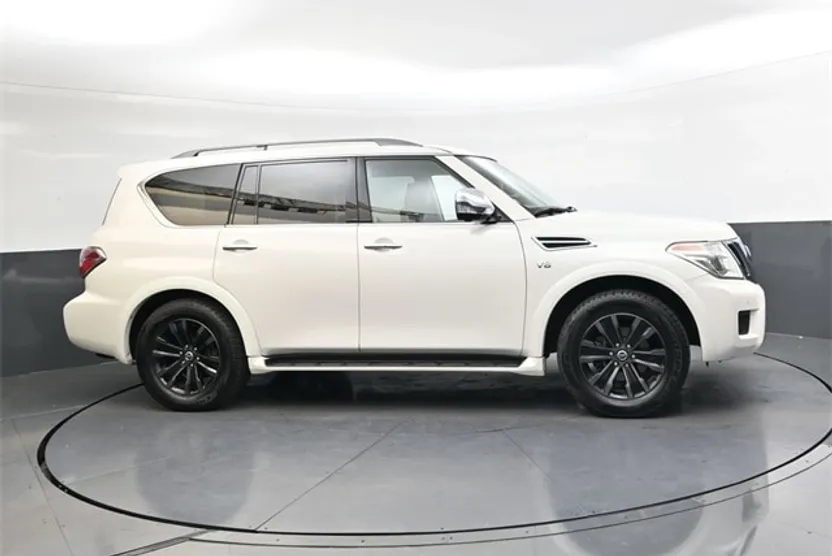 2019 Nissan Armada Platinum photo 1