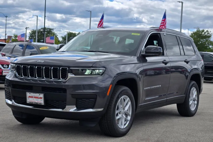 2025 Jeep Grand Cherokee Laredo X photo 1