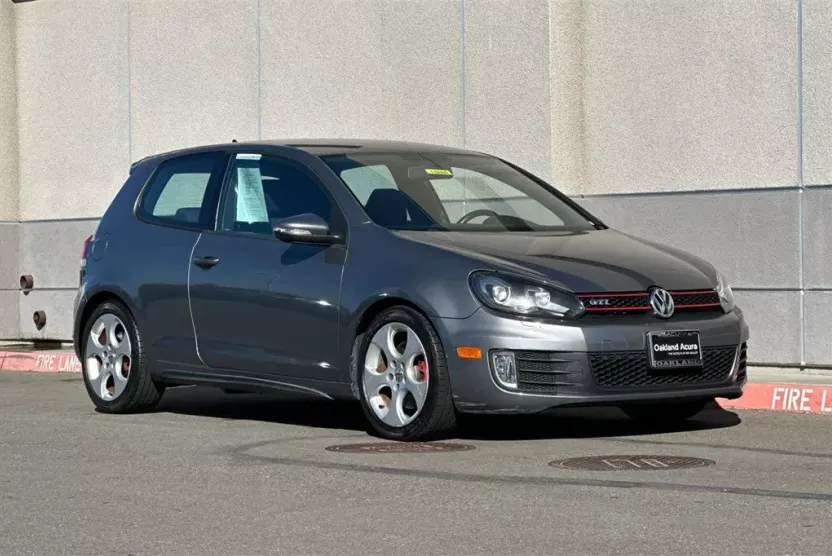 2010 Volkswagen Golf GTI Base photo 1