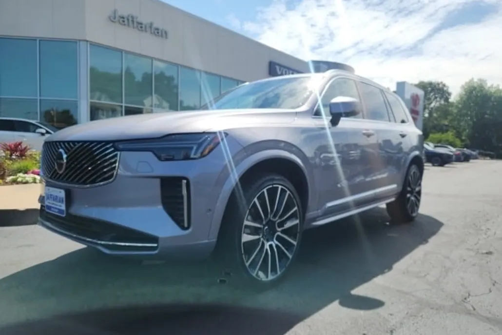 2026 Volvo XC90 Plus photo 1