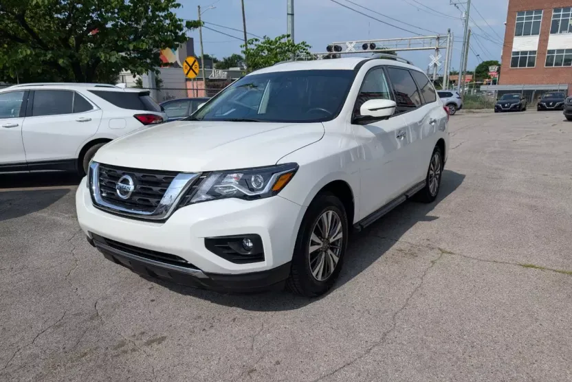 2020 Nissan Pathfinder SL photo 1
