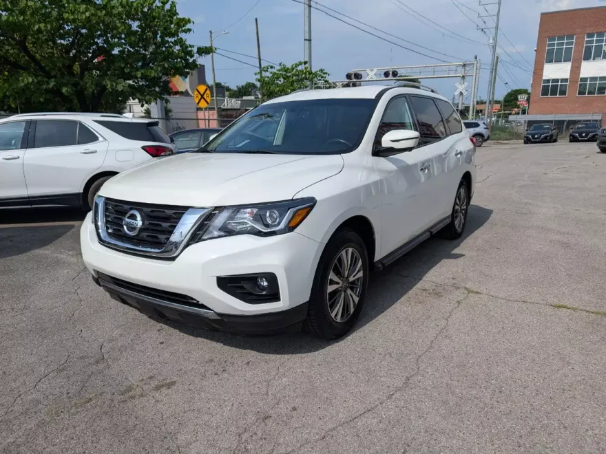 2020 Nissan Pathfinder SL photo 1