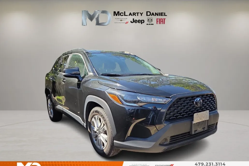 2024 Toyota Corolla Cross LE photo 1