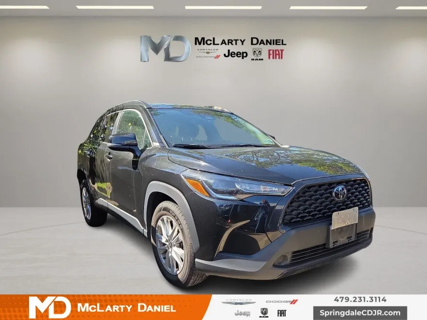 2024 Toyota Corolla Cross LE photo 1