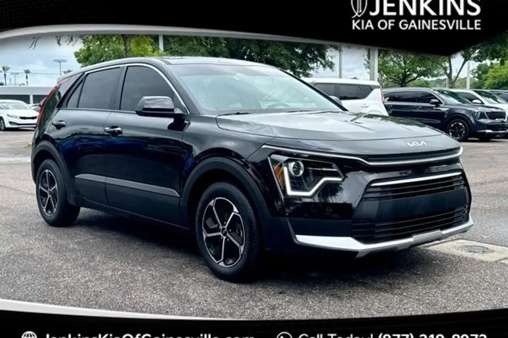 2025 Kia Niro LX photo 1