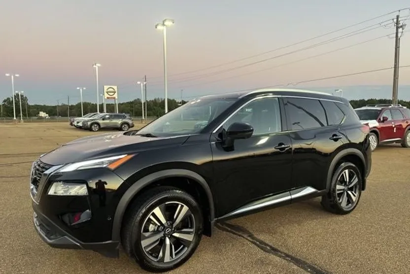 2023 Nissan Rogue SL photo 1