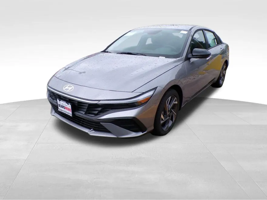 2025 Hyundai Elantra SEL Sport photo 1