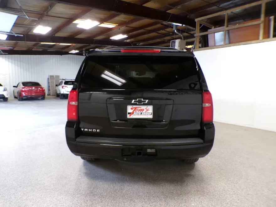 2017 Chevrolet Tahoe LT photo 1