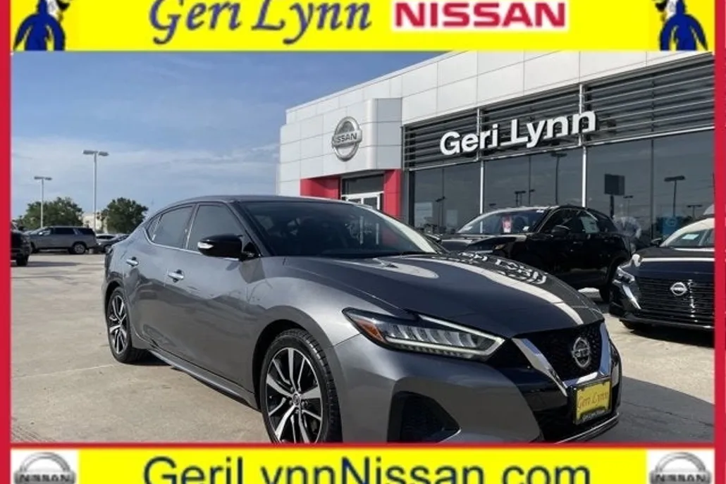 2022 Nissan Maxima SV photo 1
