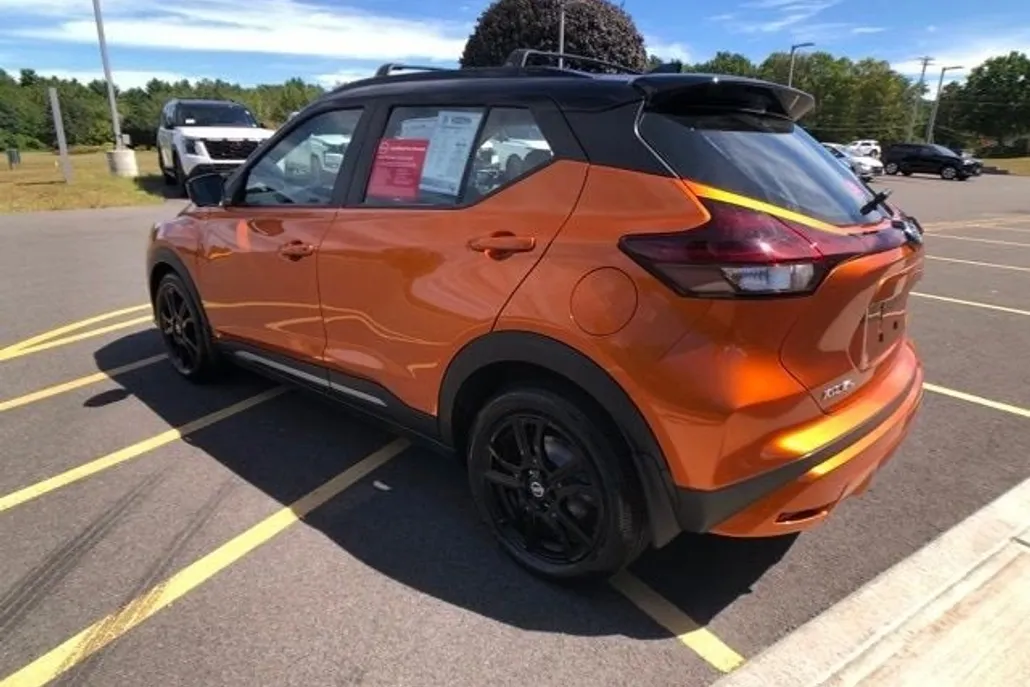 2021 Nissan Kicks SR photo 1