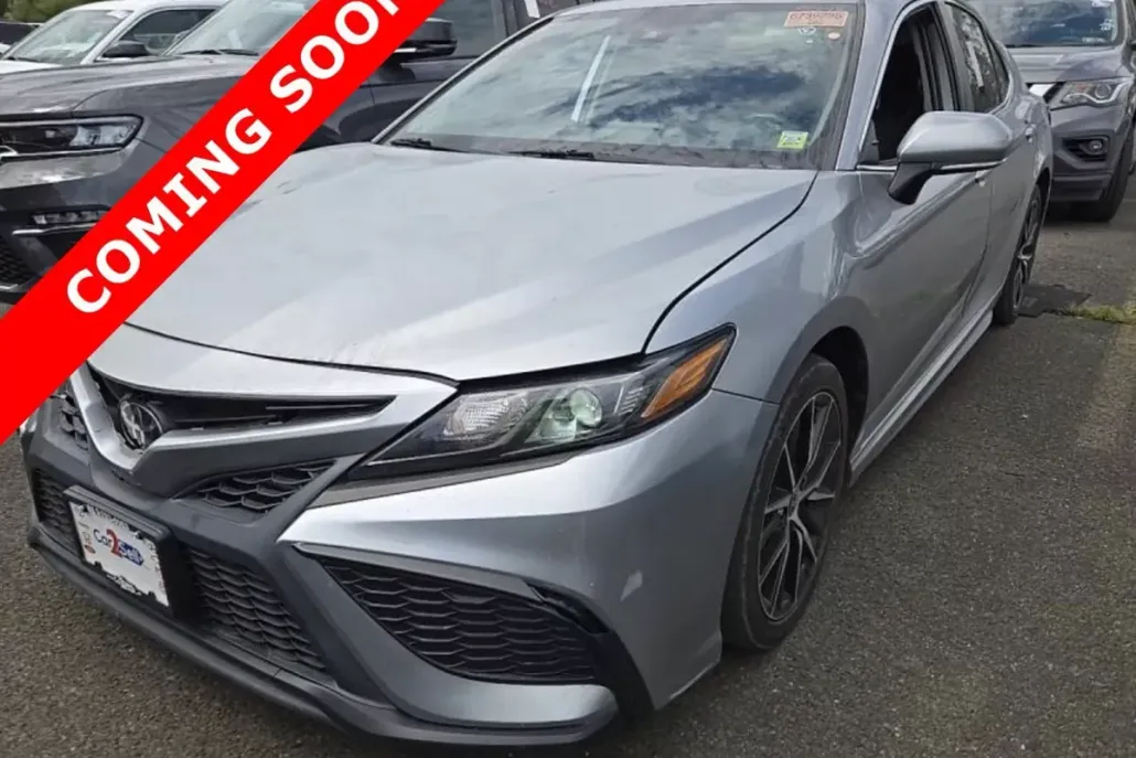 2022 Toyota Camry SE photo 1