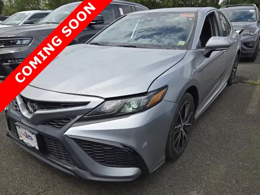 2022 Toyota Camry SE photo 1