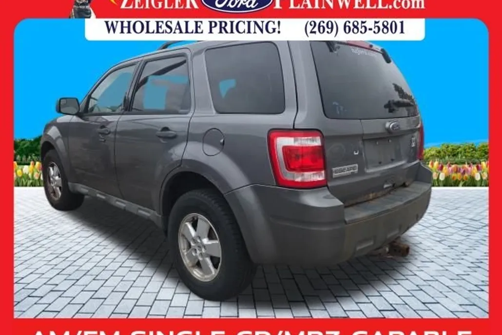 2010 Ford Escape XLT photo 1