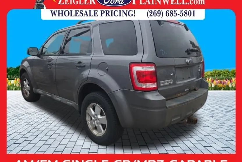 2010 Ford Escape XLT photo 1