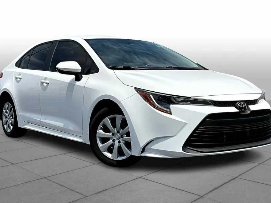 2023 Toyota Corolla LE photo 1