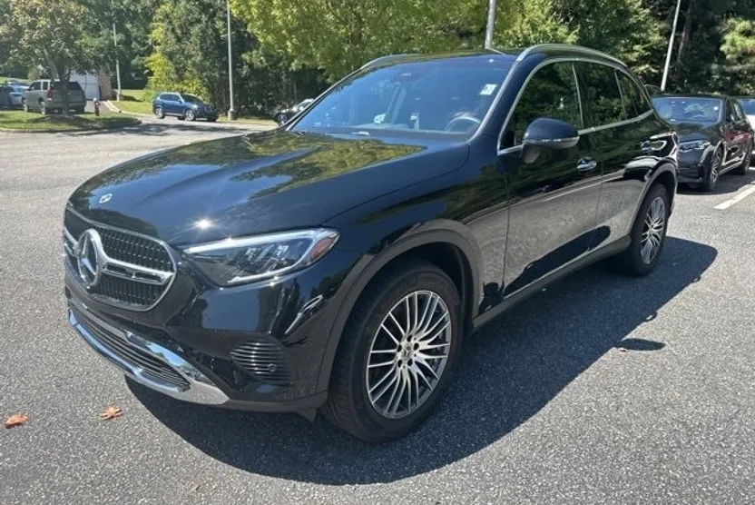 2025 Mercedes Benz GLC 300 photo 1