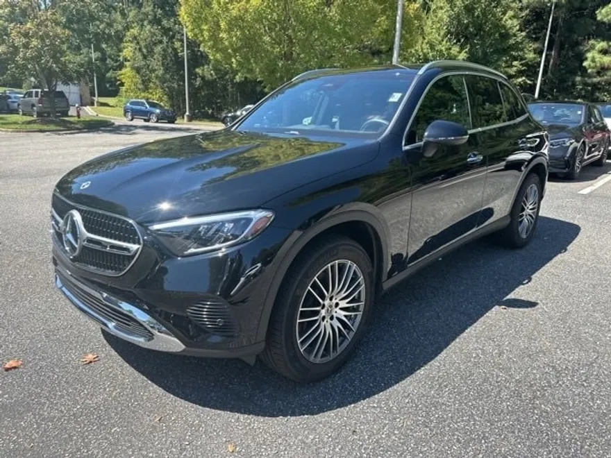 2025 Mercedes Benz GLC 300 photo 1