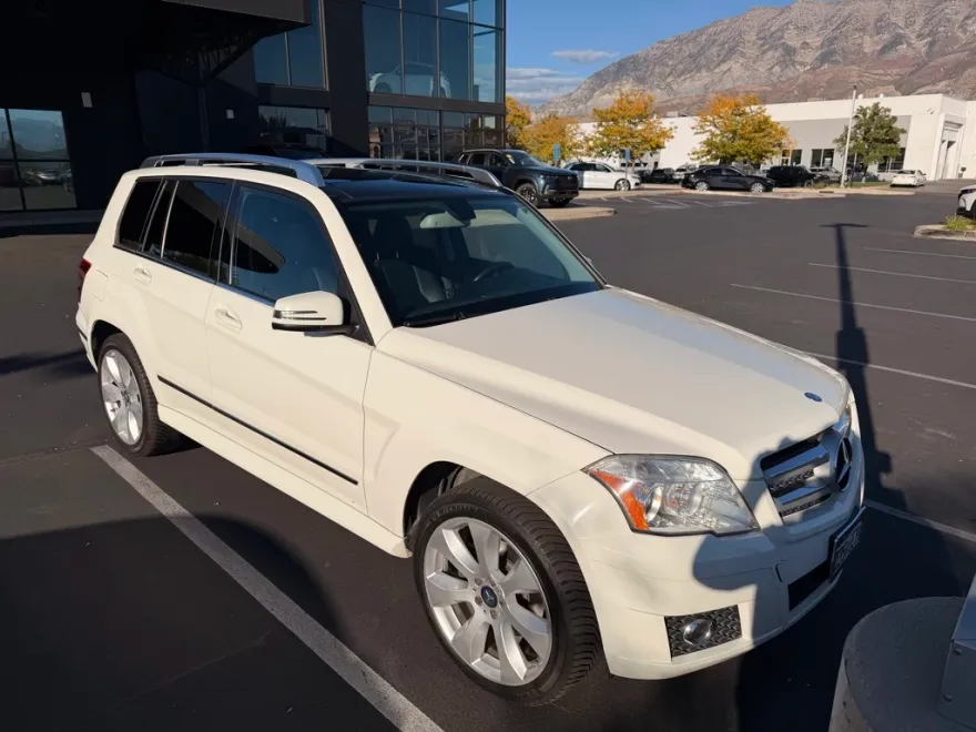 2010 Mercedes Benz GLK 350 4MATIC photo 1