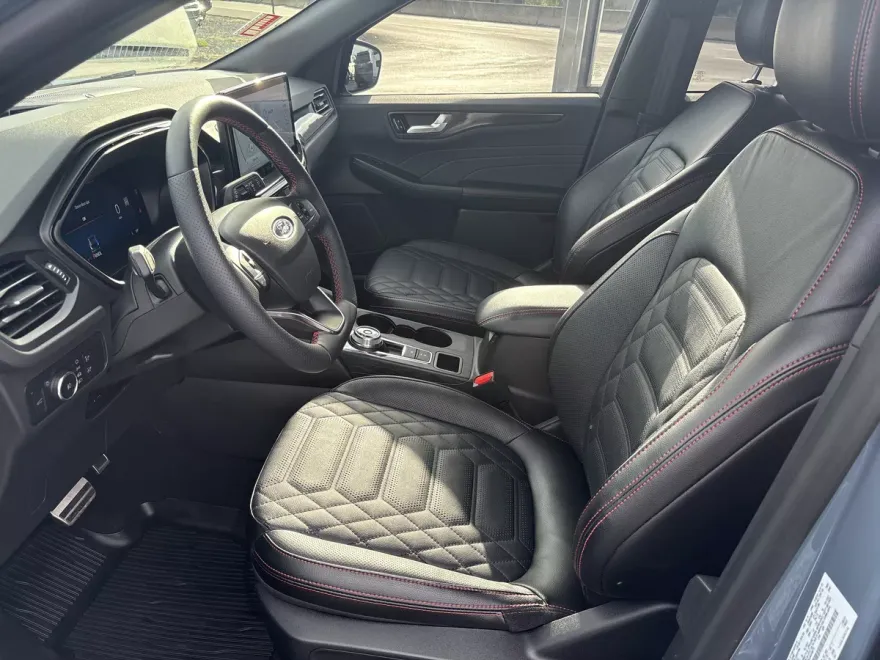 2024 Ford Escape ST-Line Elite photo 1