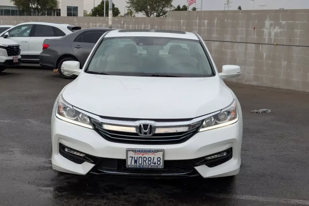 2017 Honda Accord Hybrid EX-L photo 1