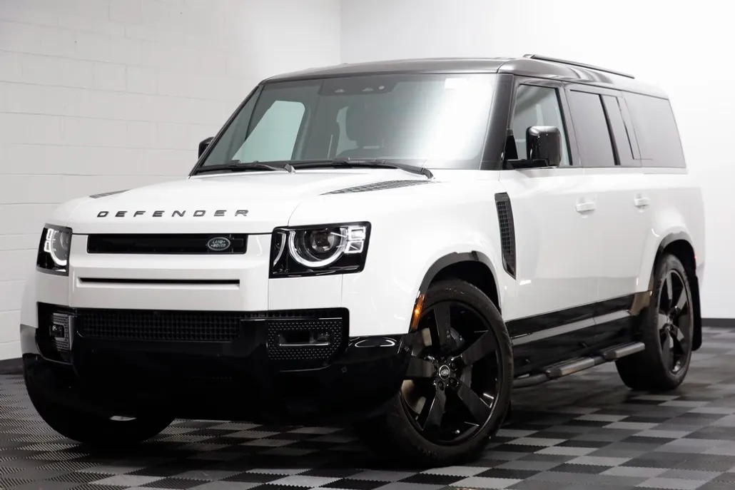 2025 Land Rover Defender 130 X-Dynamic SE photo 1