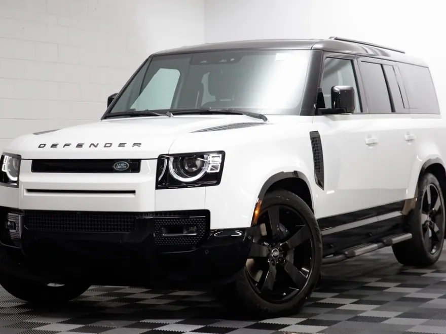 2025 Land Rover Defender 130 X-Dynamic SE photo 1