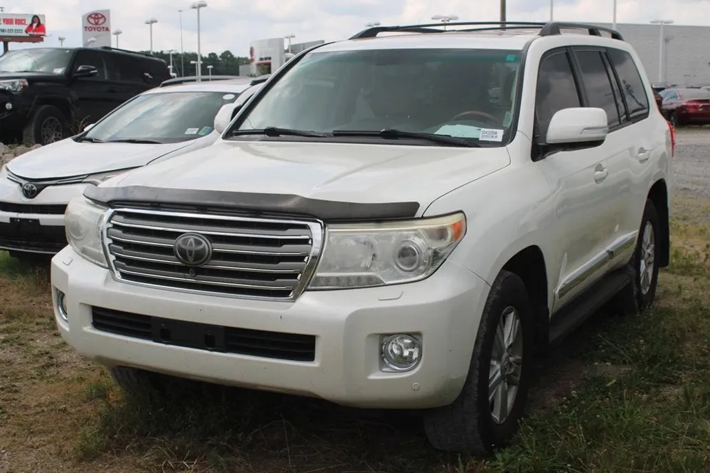 2013 Toyota Land Cruiser VX photo 1