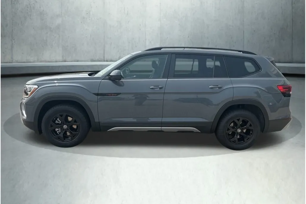 2025 Volkswagen Atlas Peak Edition SE photo 1