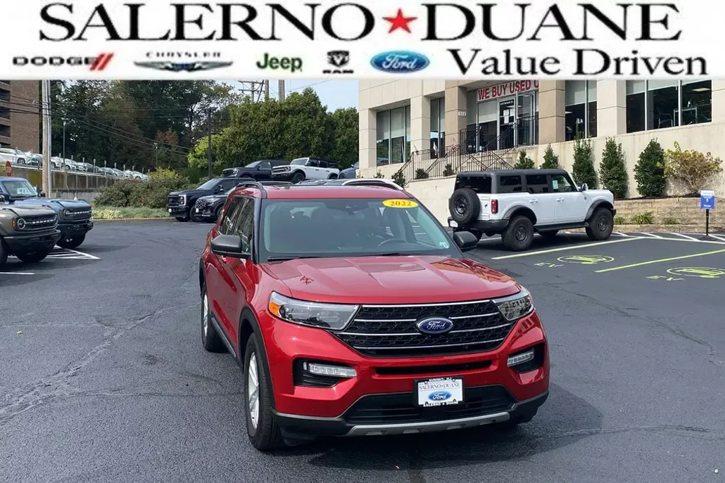 2022 Ford Explorer XLT photo 1