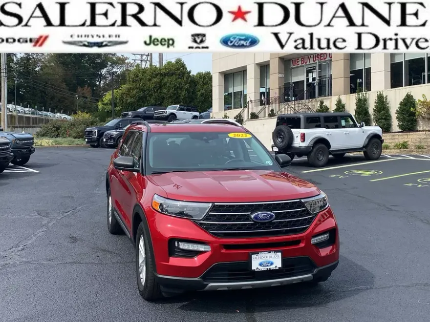 2022 Ford Explorer XLT photo 1