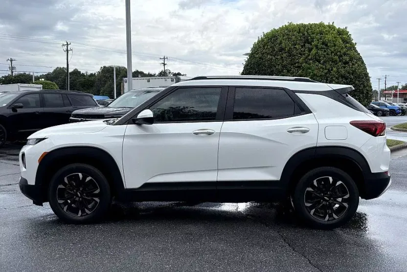 2022 Chevrolet Trailblazer LT photo 1