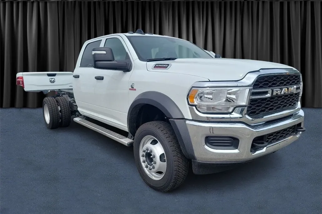 2024 Ram 5500 Tradesman photo 1