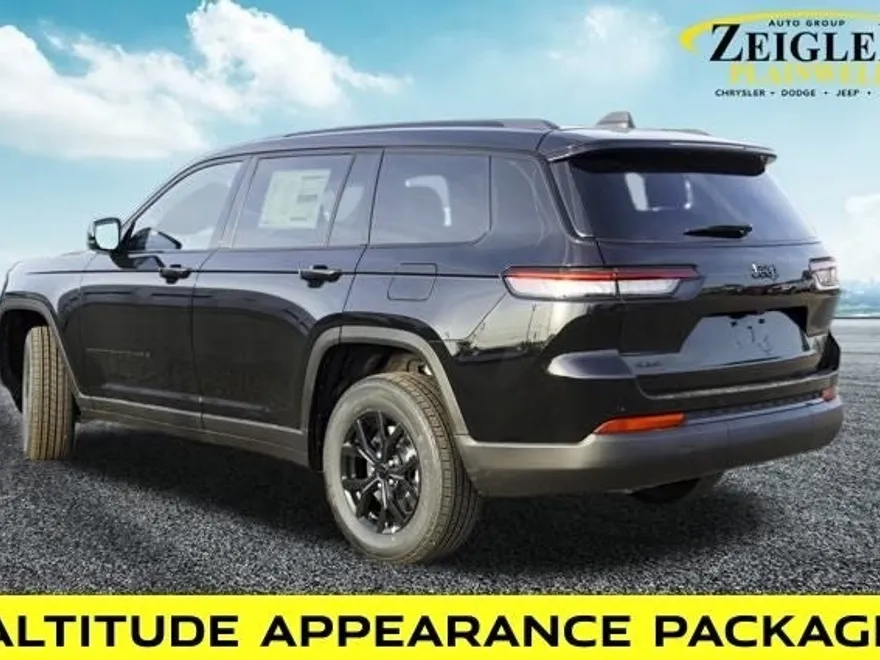 2025 Jeep Grand Cherokee Altitude photo 2