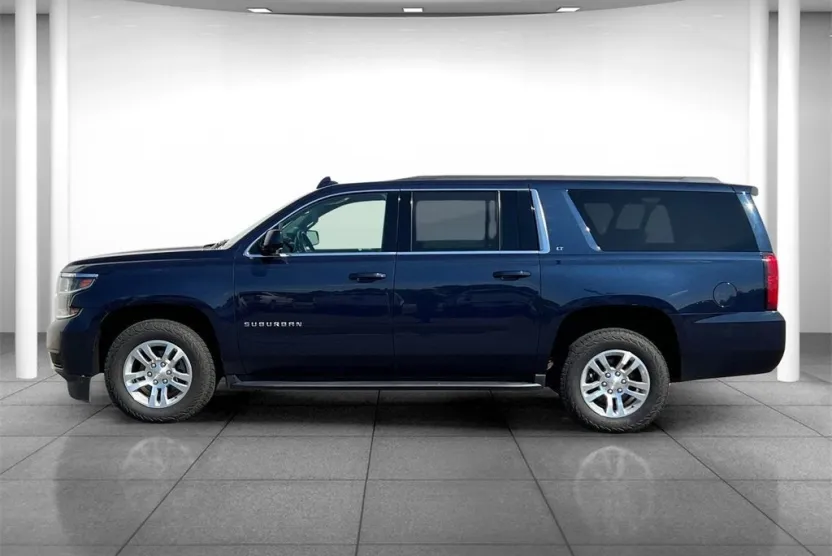 2019 Chevrolet Suburban LT photo 1