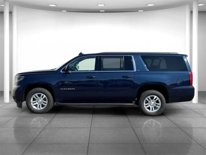2019 Chevrolet Suburban LT photo 1