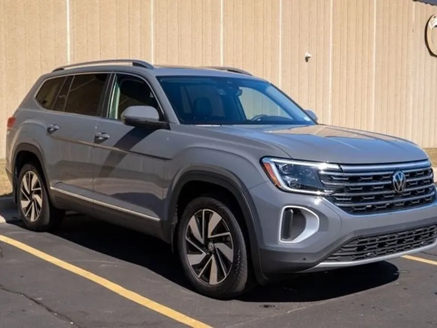 2025 Volkswagen Atlas SEL photo 1