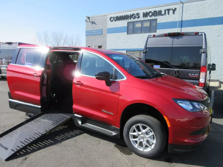 2025 Chrysler Voyager LX photo 1