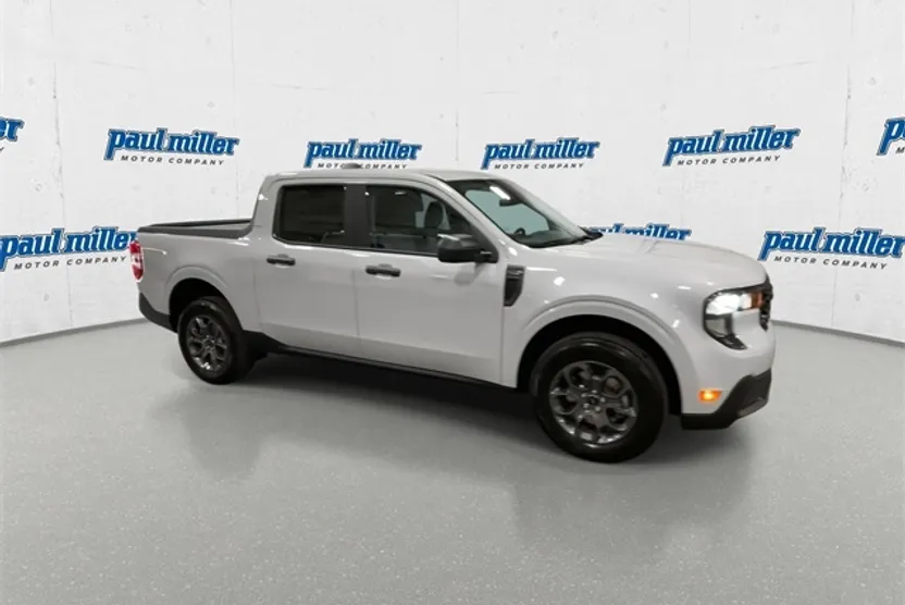 2025 Ford Maverick XLT photo 1