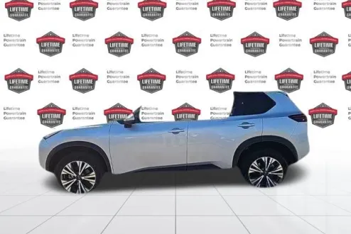 2023 Nissan Rogue SV photo 2