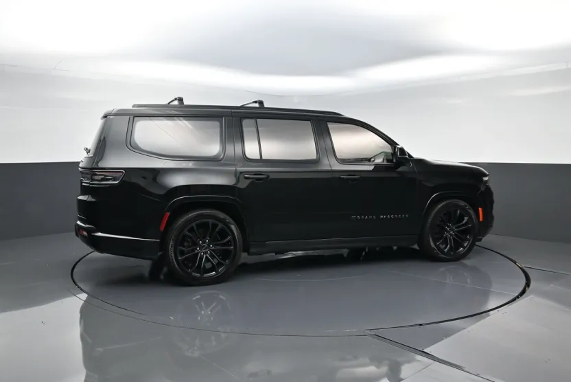2022 Jeep Grand Wagoneer II photo 1