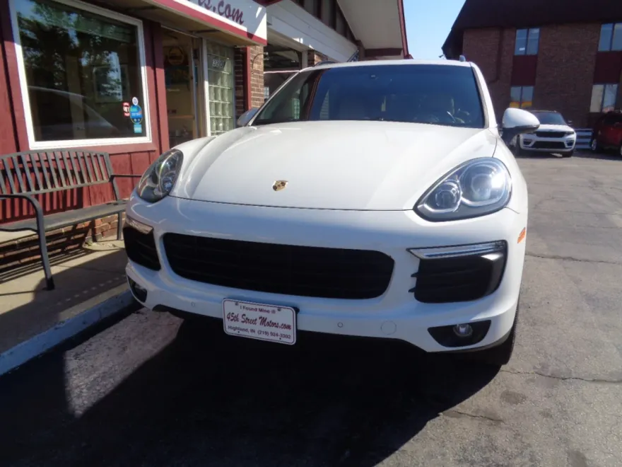 2016 Porsche Cayenne photo 1
