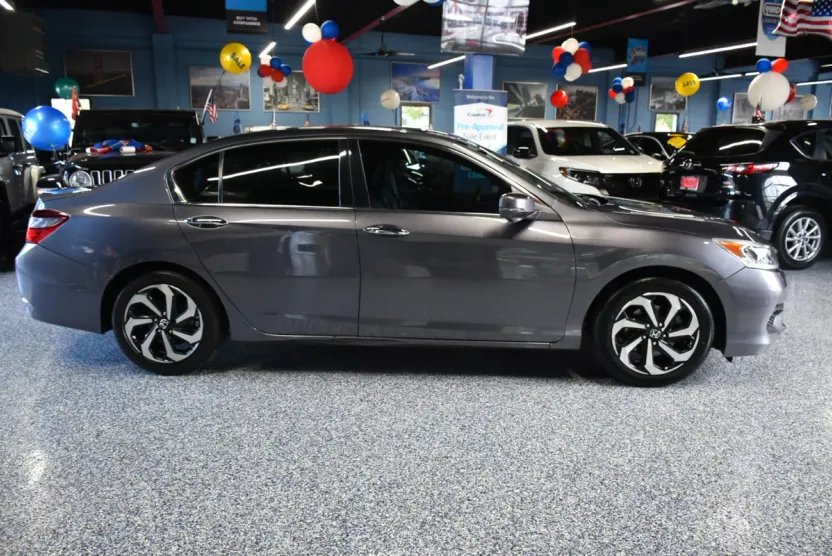 2017 Honda Accord EX-L photo 1