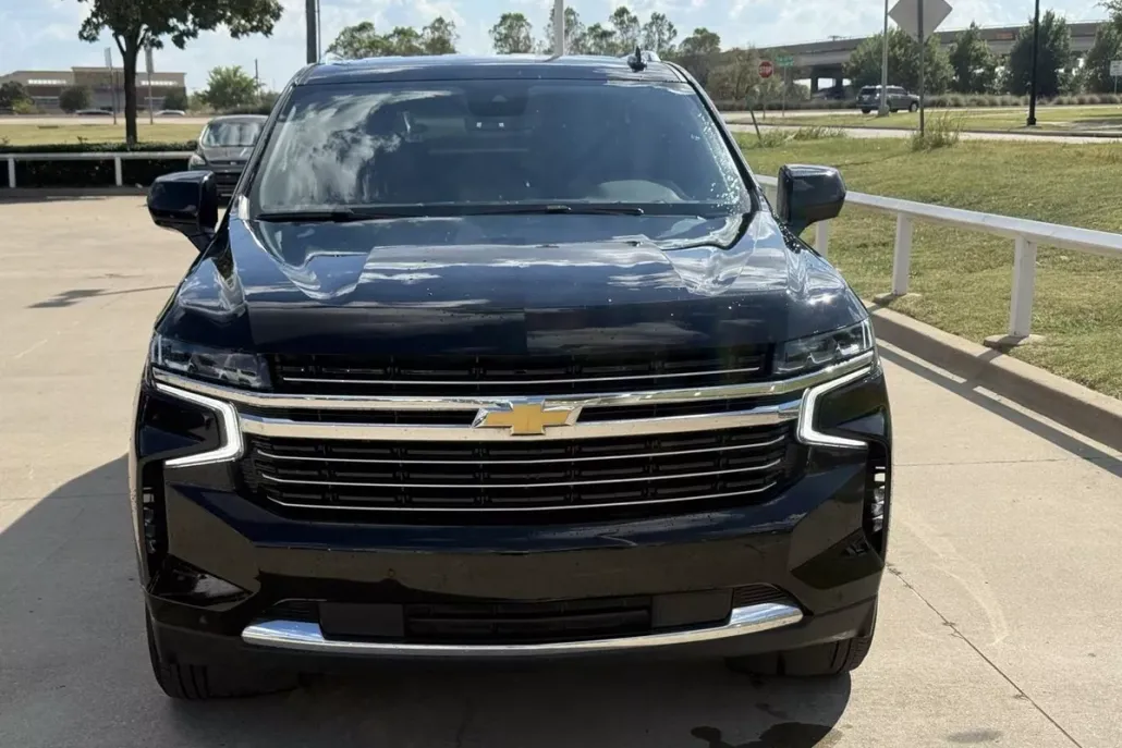 2024 Chevrolet Suburban LT photo 1