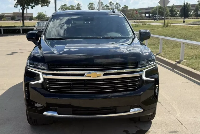 2024 Chevrolet Suburban LT photo 1