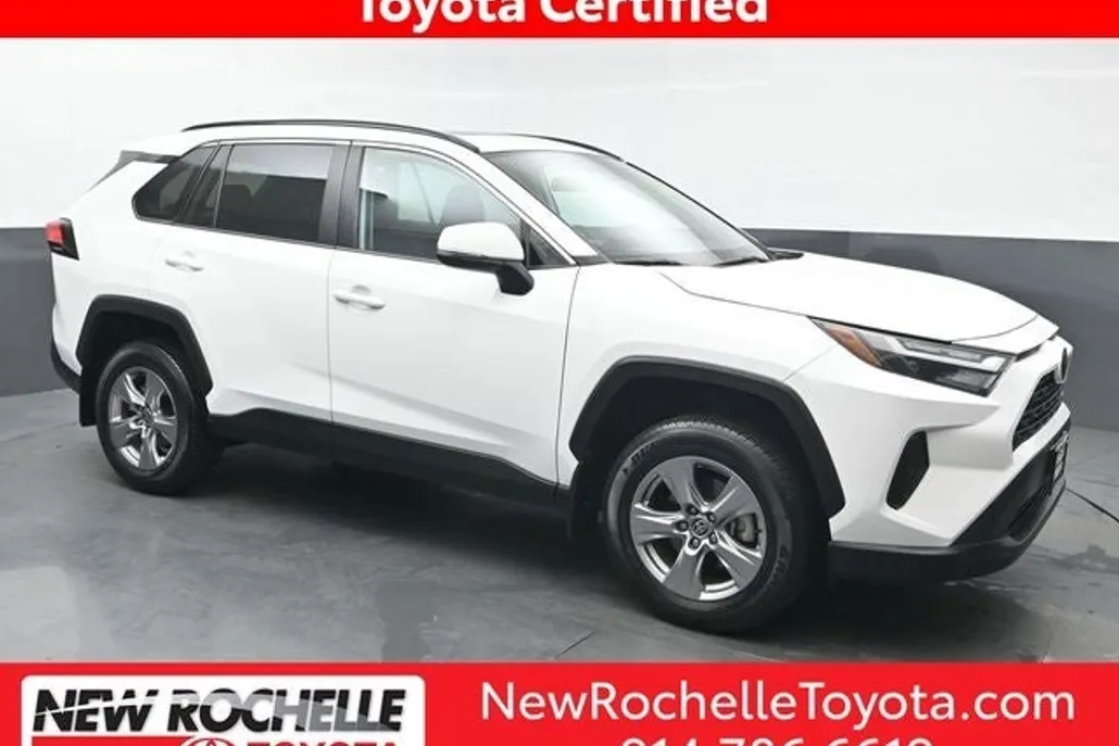 2023 Toyota RAV4 XLE photo 1