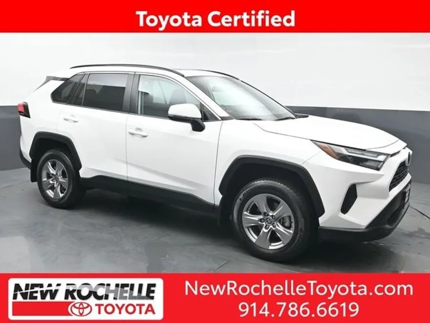 2023 Toyota RAV4 XLE photo 1